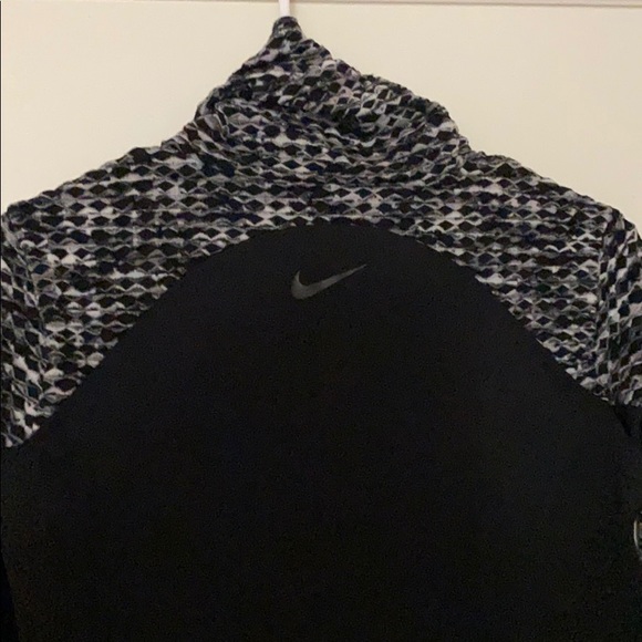 NWT Nike black and gray hyper warm top size: S - Picture 9 of 10
